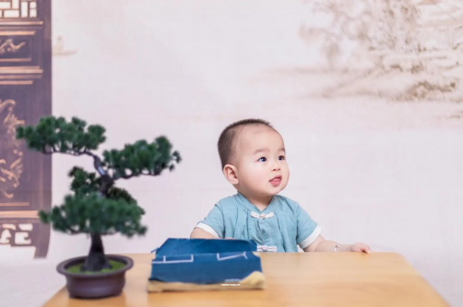 瓦房店怀孕肚子中间凹两边凸