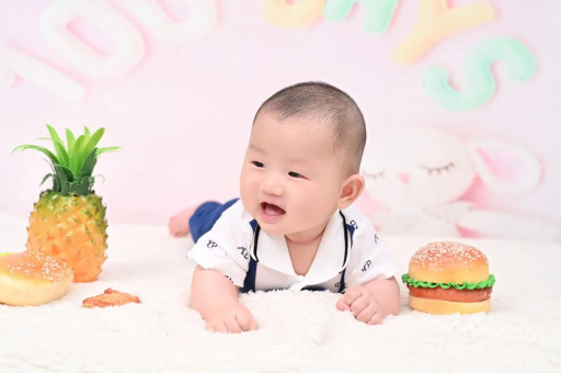 瓦房店宝宝在妈妈肚子里